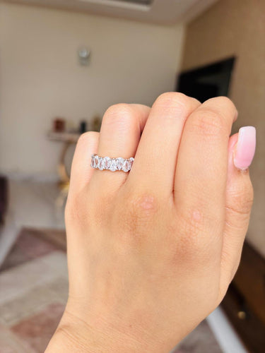 Linear Tear Drop Band Ring
